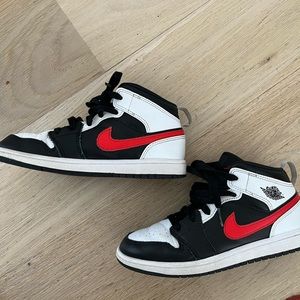 Air Jordan size 2.5y gently used
